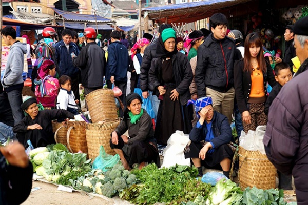 Colourful Dong Van market